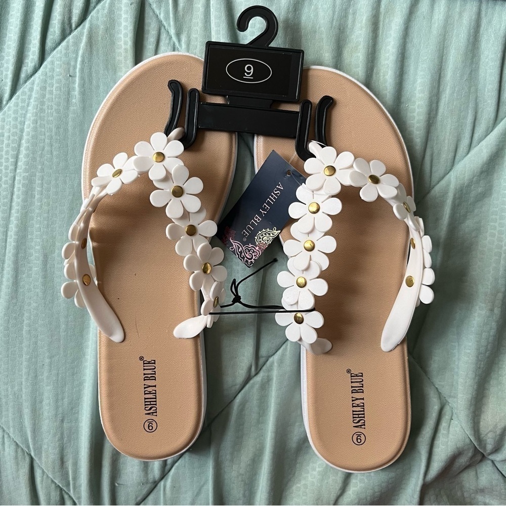 Ashley Blue Daisy Flip flops Size 9